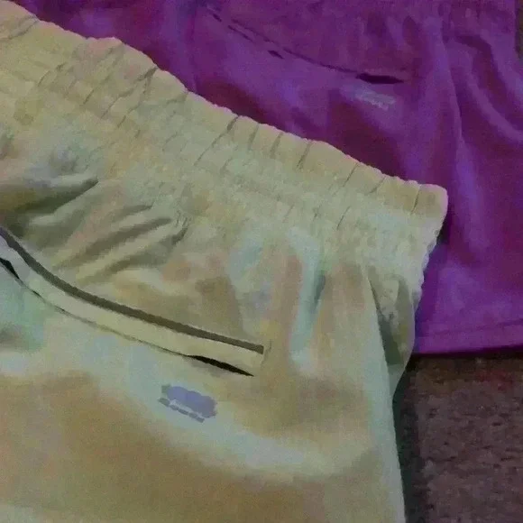 Roots Running Shorts size Large - Picture 6 of 7